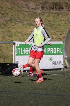 Bild 53 - wBJ Eimsbuettler TV - VfL Wolfsburg : Ergebnis: 1:3